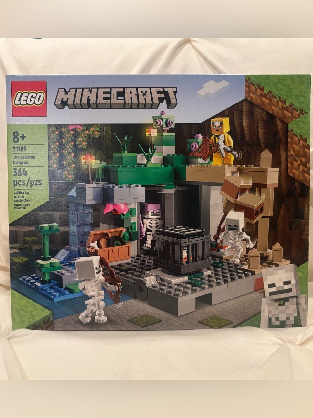 Lego 21189 Minecraft The Skeleton Dungeon Set with Caves, Skeleton Figures NWT
